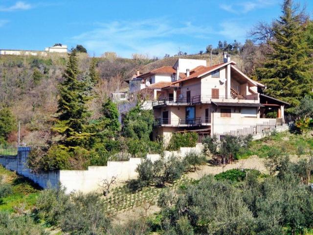 Villa in Strada Villaggio del Fanciullo, Chieti - Foto 1