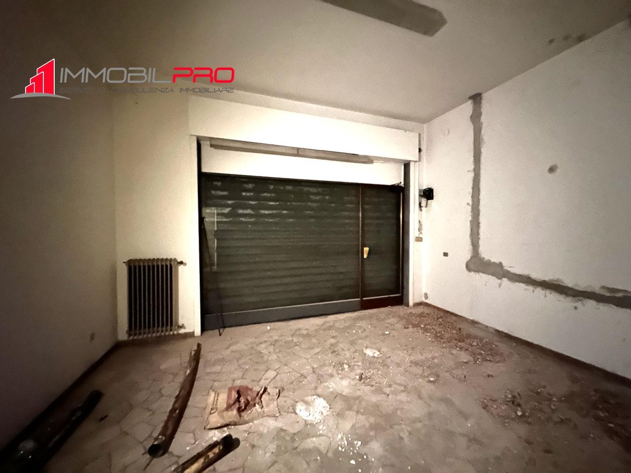 Negozio in Via San Vincenzo, Thiene, {3} - Foto 1