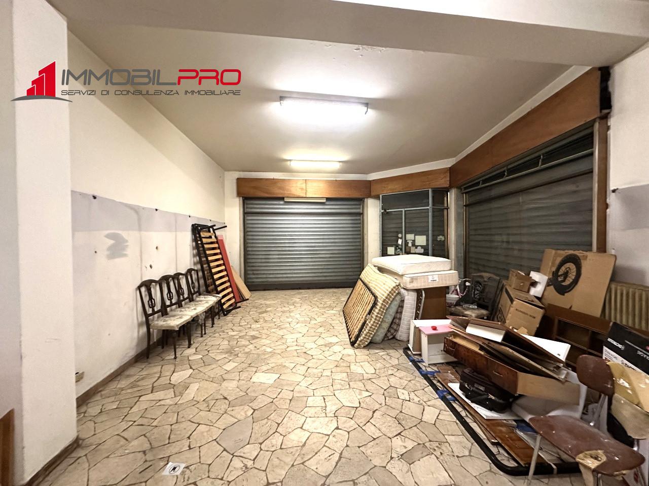 Negozio in Via San Vincenzo 62, Thiene, {3} - Foto 2