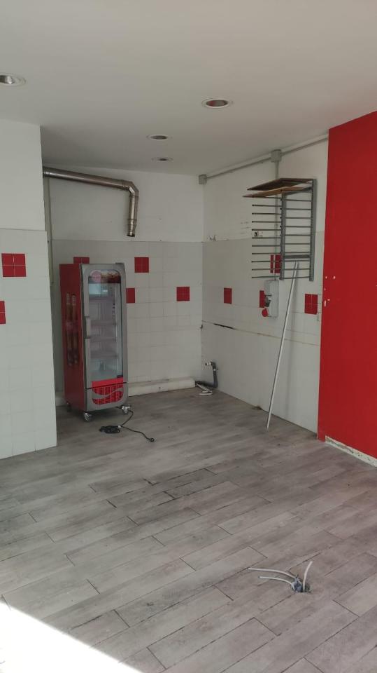 Locale commerciale in , Livorno, {3} - Foto 1