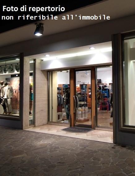 Negozio in , Lucca, {3} - Foto 1