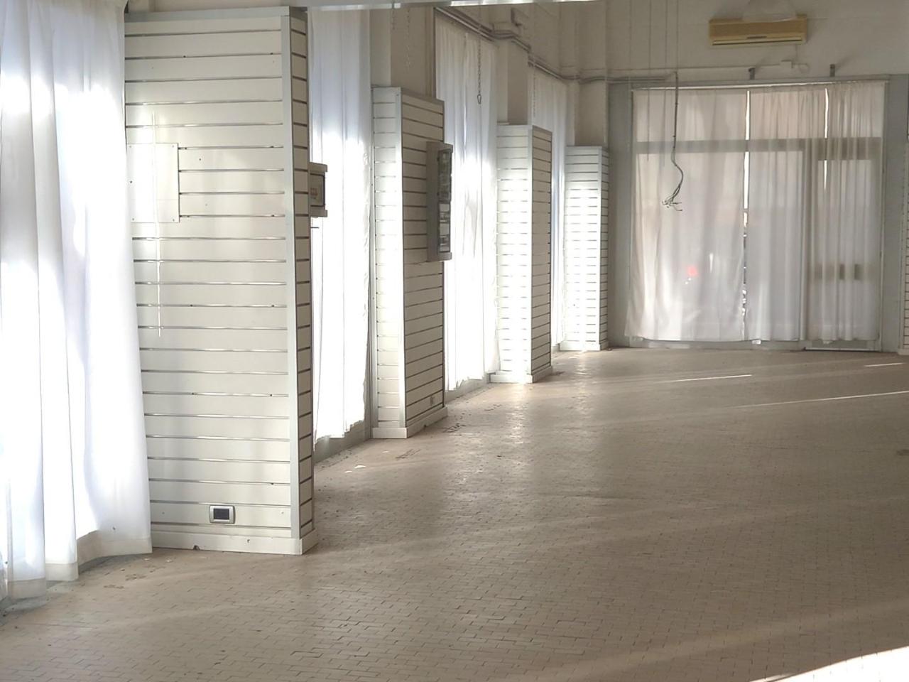 Locale commerciale in , Carrara, {3} - Foto 1