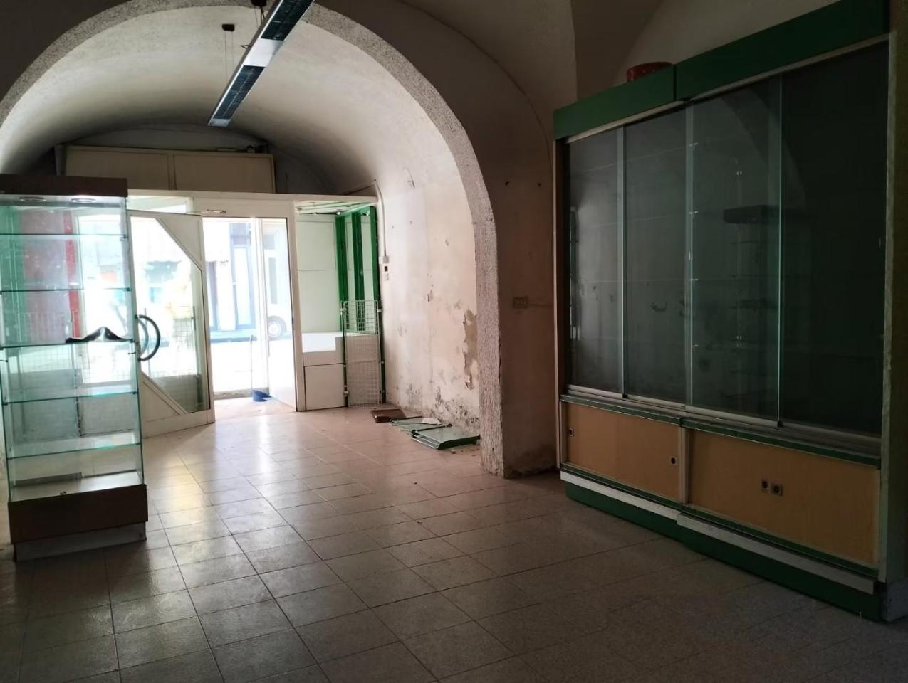 Locale commerciale in , Pontedera, {3} - Foto 1