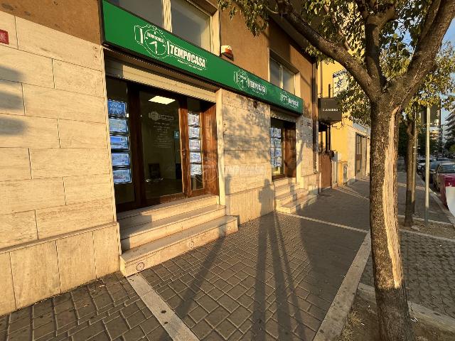 Negozio in {3}, Viale Guglielmo Marconi - Foto 1