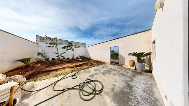 Dreizimmerwohnung in Via Ventimiglia, Torre Rinalda 25, Lecce - Foto 1