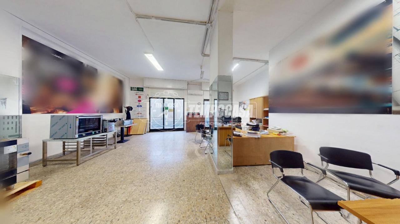 Negozio in Via Egidio Reale 53, Lecce, {3} - Foto 2