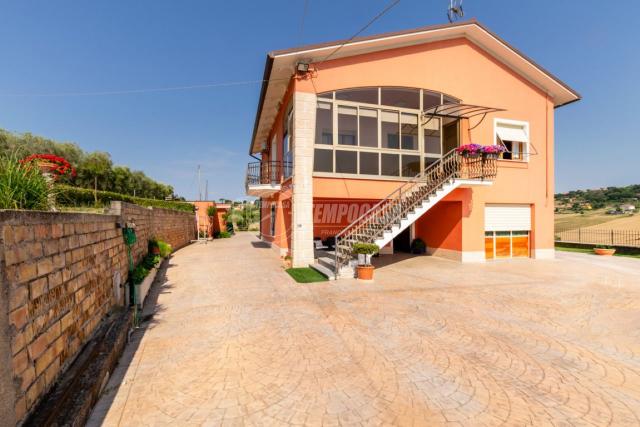 Detached house in Contrada Fosso a Mare, Potenza Picena - Photo 1