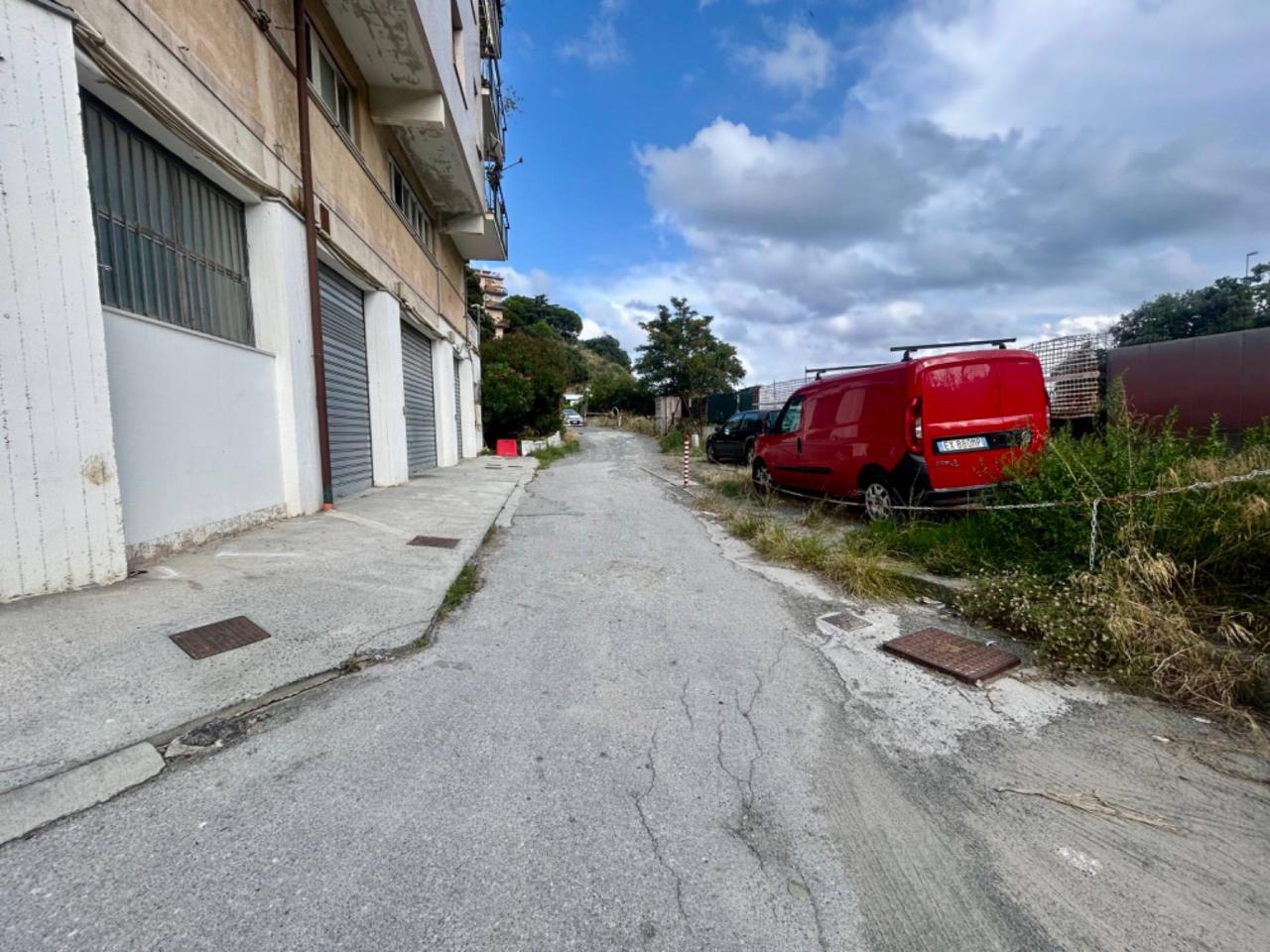 Capannone in Via Turati, Savona, {3} - Foto 1