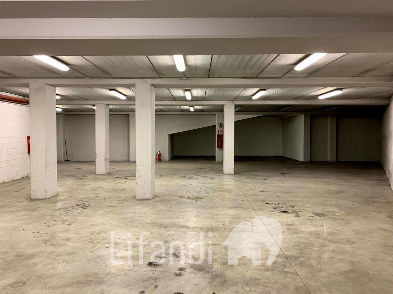 Negozio in Via Vincenzo Lancia, Bolzano - Foto 1