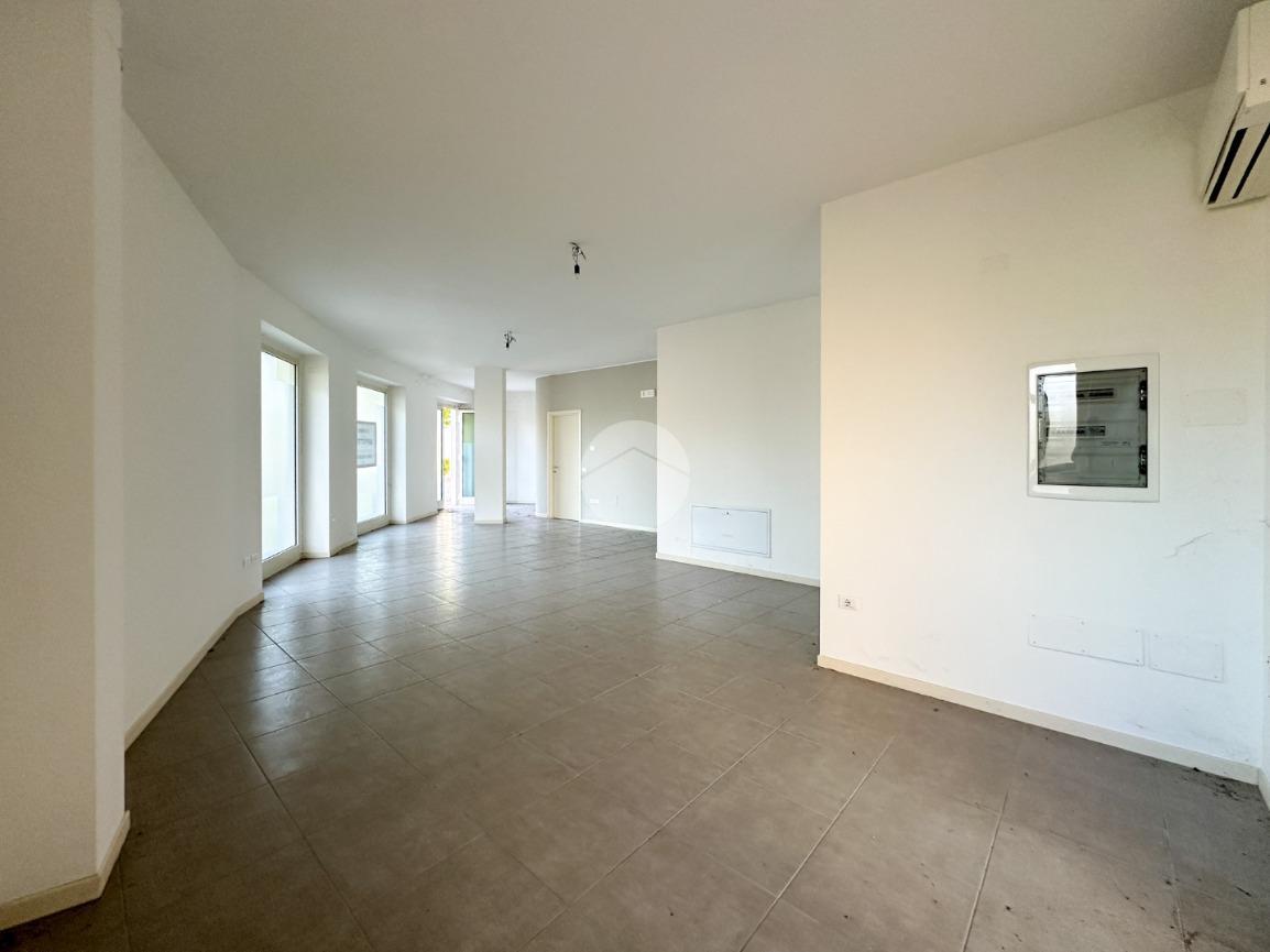 Negozio in Via a. Mazzoldi 135, Montichiari, {3} - Foto 2