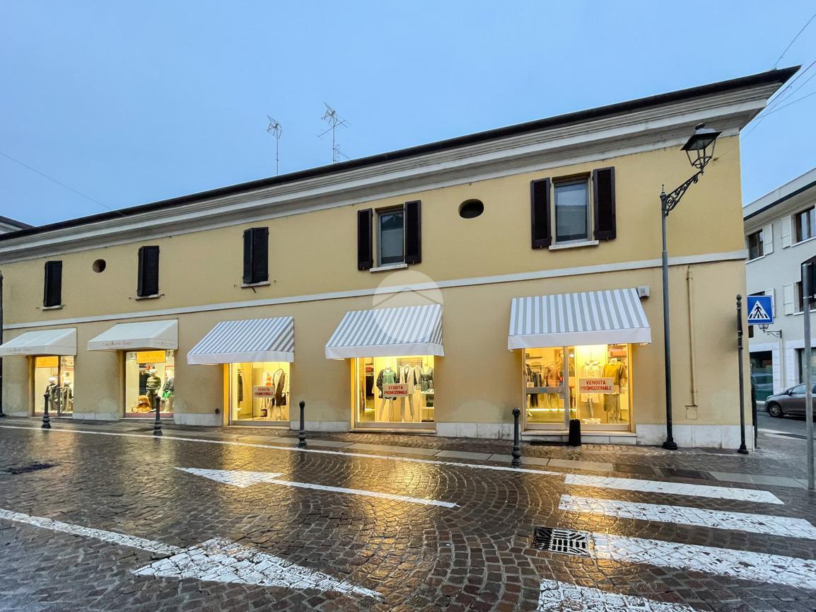 Negozio in Via Trieste 39, Montichiari, {3} - Foto 2