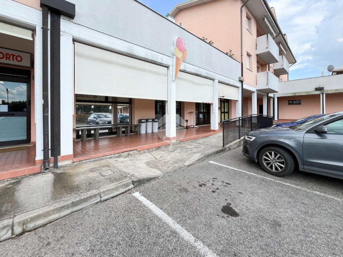 Negozio in Via Europa, Porto Mantovano, {3} - Foto 2