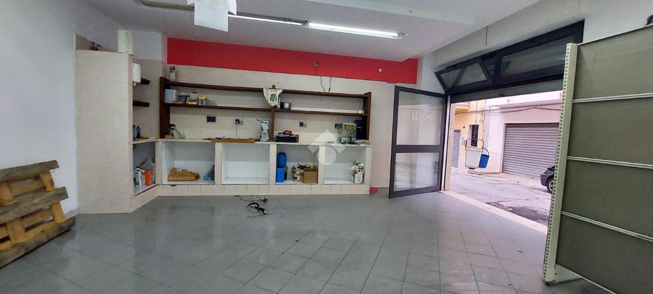 Magazzino in Corso S. Francesco di Paola 7, Alcamo, {3} - Foto 1
