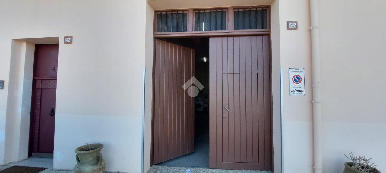 Negozio in Largo Petrolo 23, Castellammare Del Golfo, {3} - Foto 1