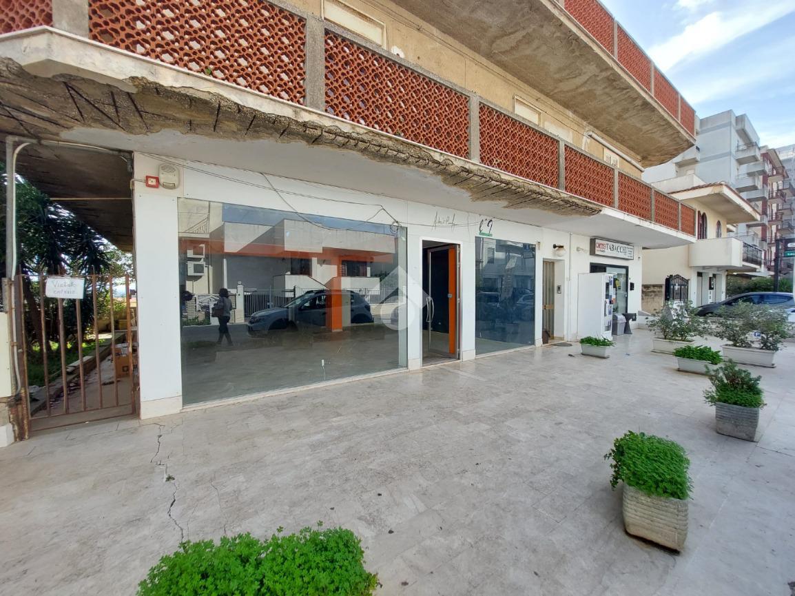 Negozio in Via G. Gentile 34, Castelvetrano, {3} - Foto 1