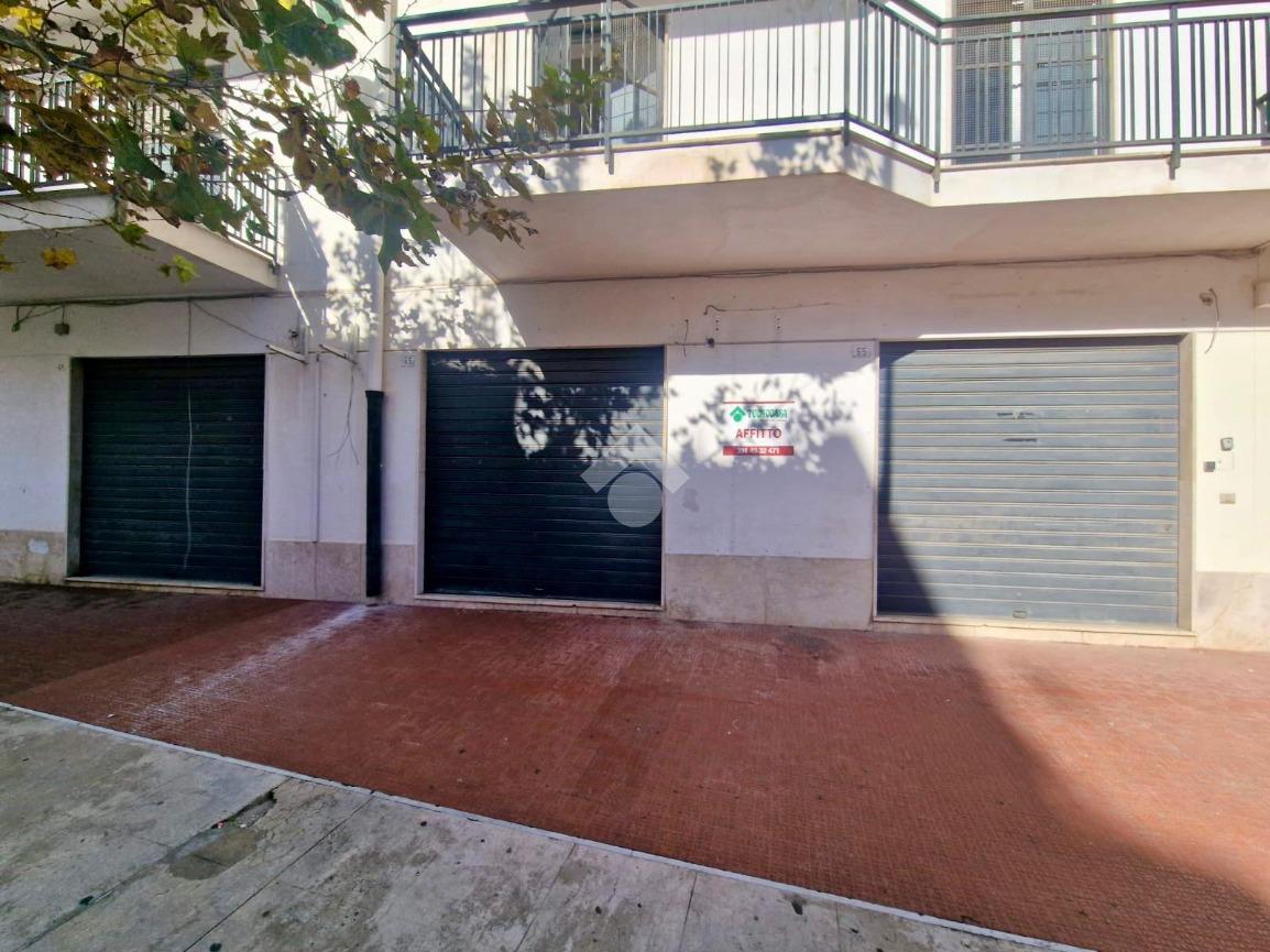 Negozio in Via Ugo Foscolo, Alcamo, {3} - Foto 1
