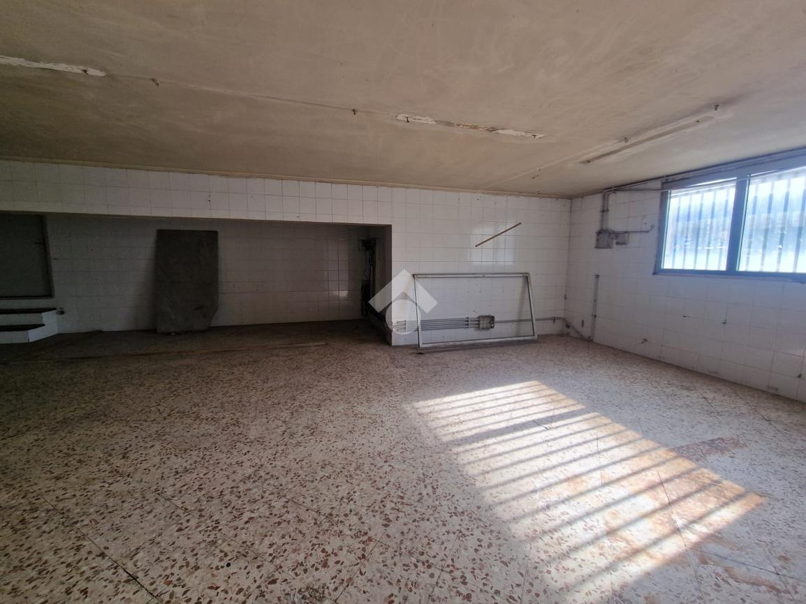 Negozio in Viale Italia 61, Alcamo, {3} - Foto 1