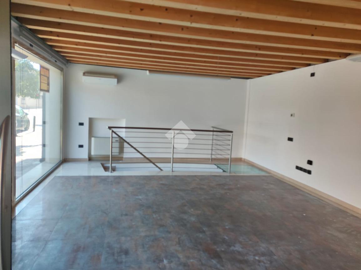 Negozio in Via Quadrato 11, Villafranca Di Verona, {3} - Foto 2