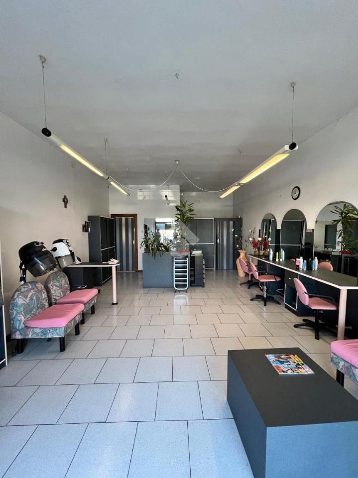Negozio in P.Za Vittorio Emanuele 39, Roverchiara, {3} - Foto 2