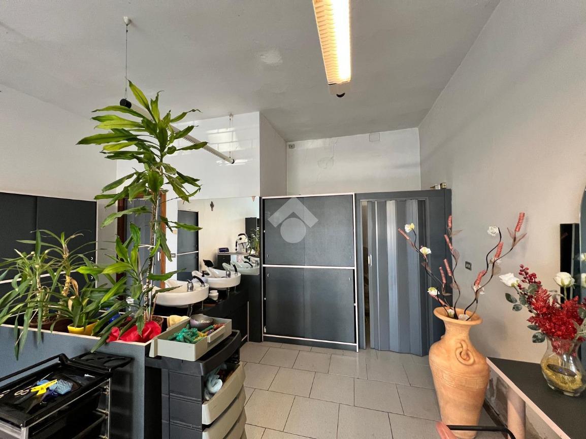 Negozio in P.Za Vittorio Emanuele 39, Roverchiara, {3} - Foto 1