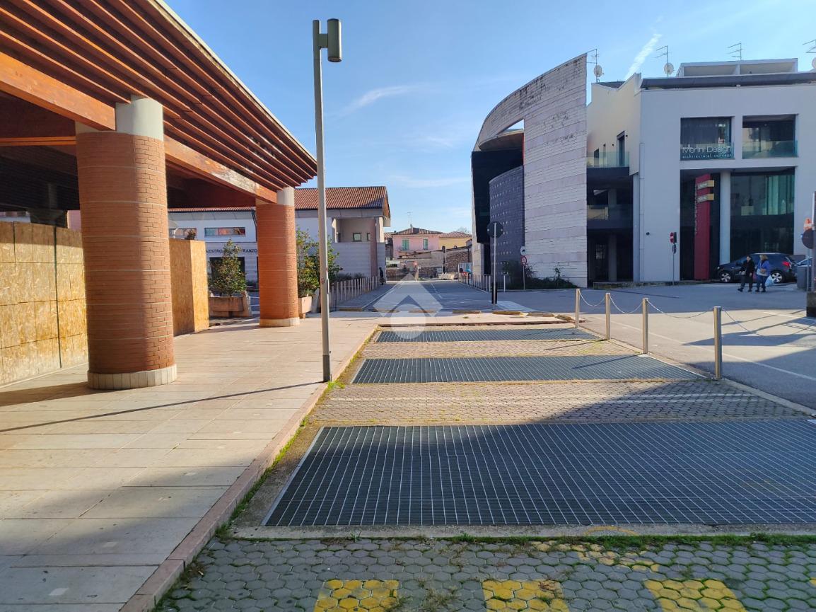 Negozio in Piazza Villafranchetta 1, Villafranca Di Verona, {3} - Foto 2