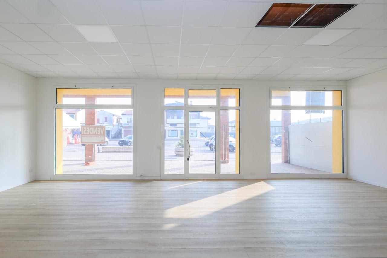Esercizio commerciale in , Camposampiero, {3} - Foto 1