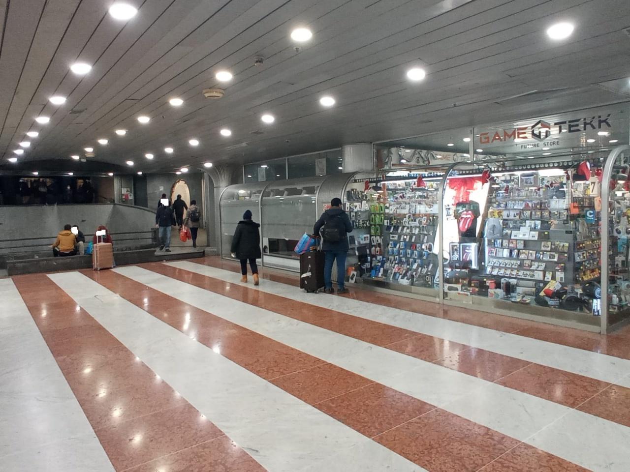 Negozio in Piazza della Stazione, Firenze, {3} - Foto 1