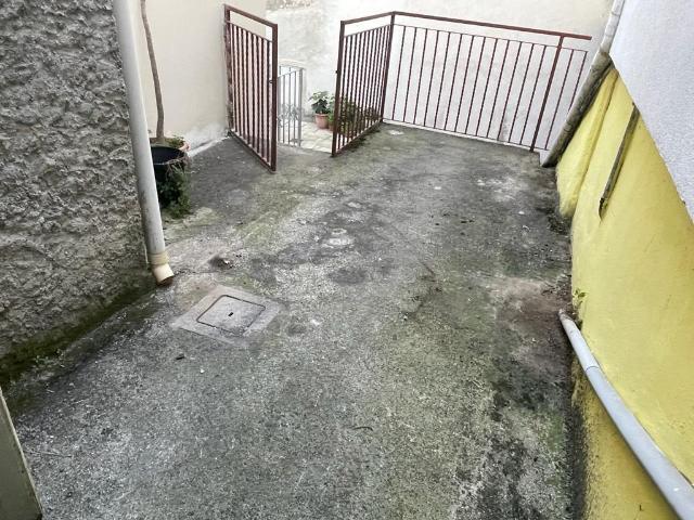 Porzione di casa in a Aldo Salvetti 22, Massa - Foto 1