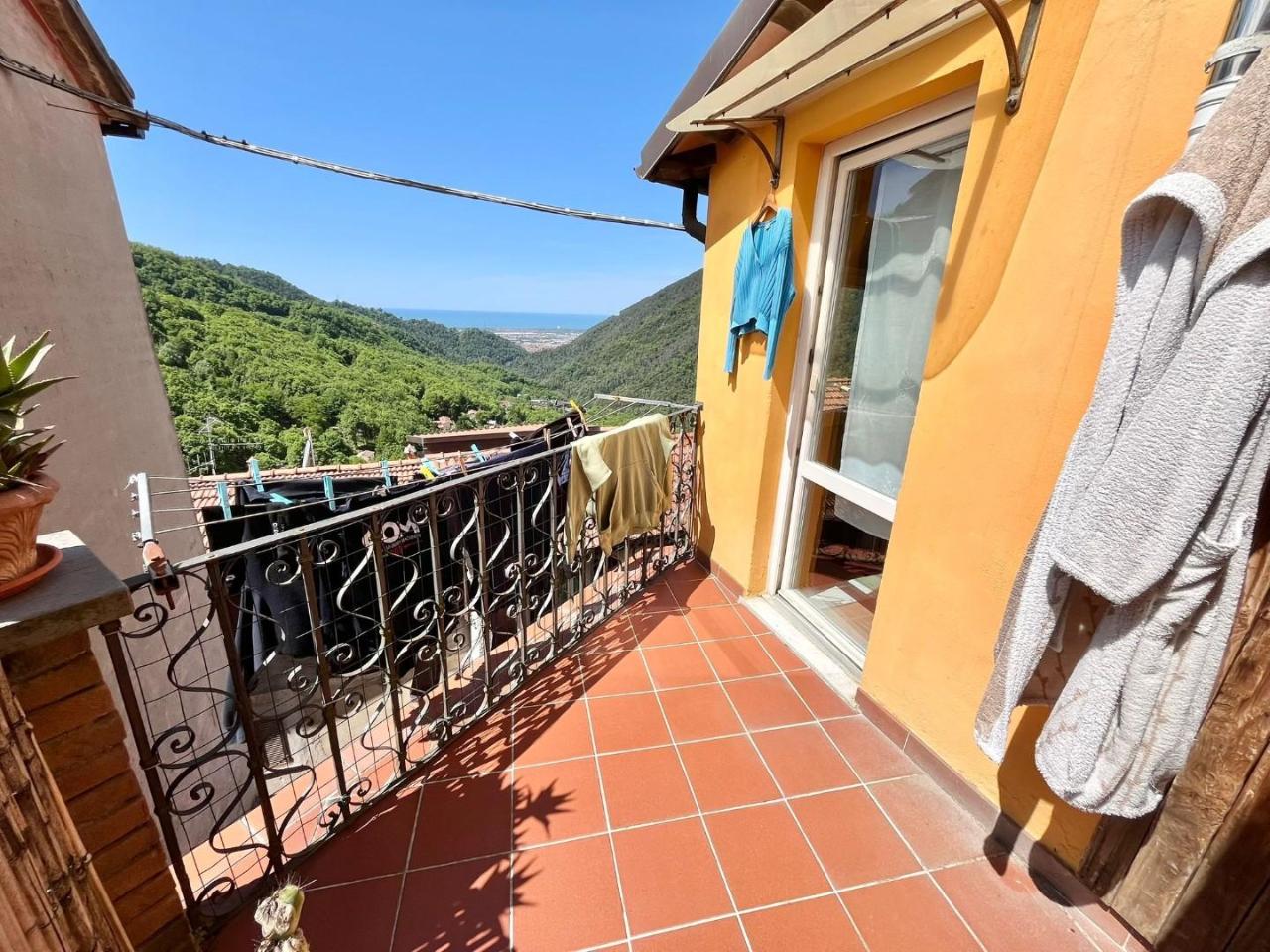 casa indipendente in vendita a Massa in zona Pariana
