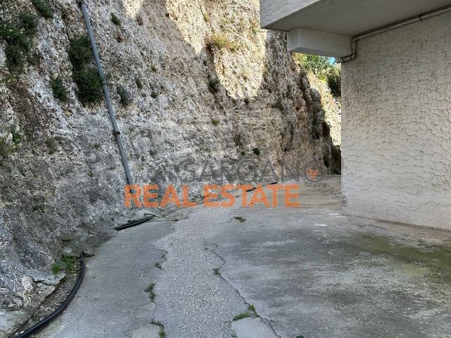 Garage or car box in Via Dante Alighieri, Vieste - Photo 1