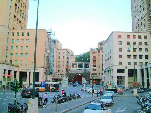 Negozio in Piazza Dante 52, Genova - Foto 1