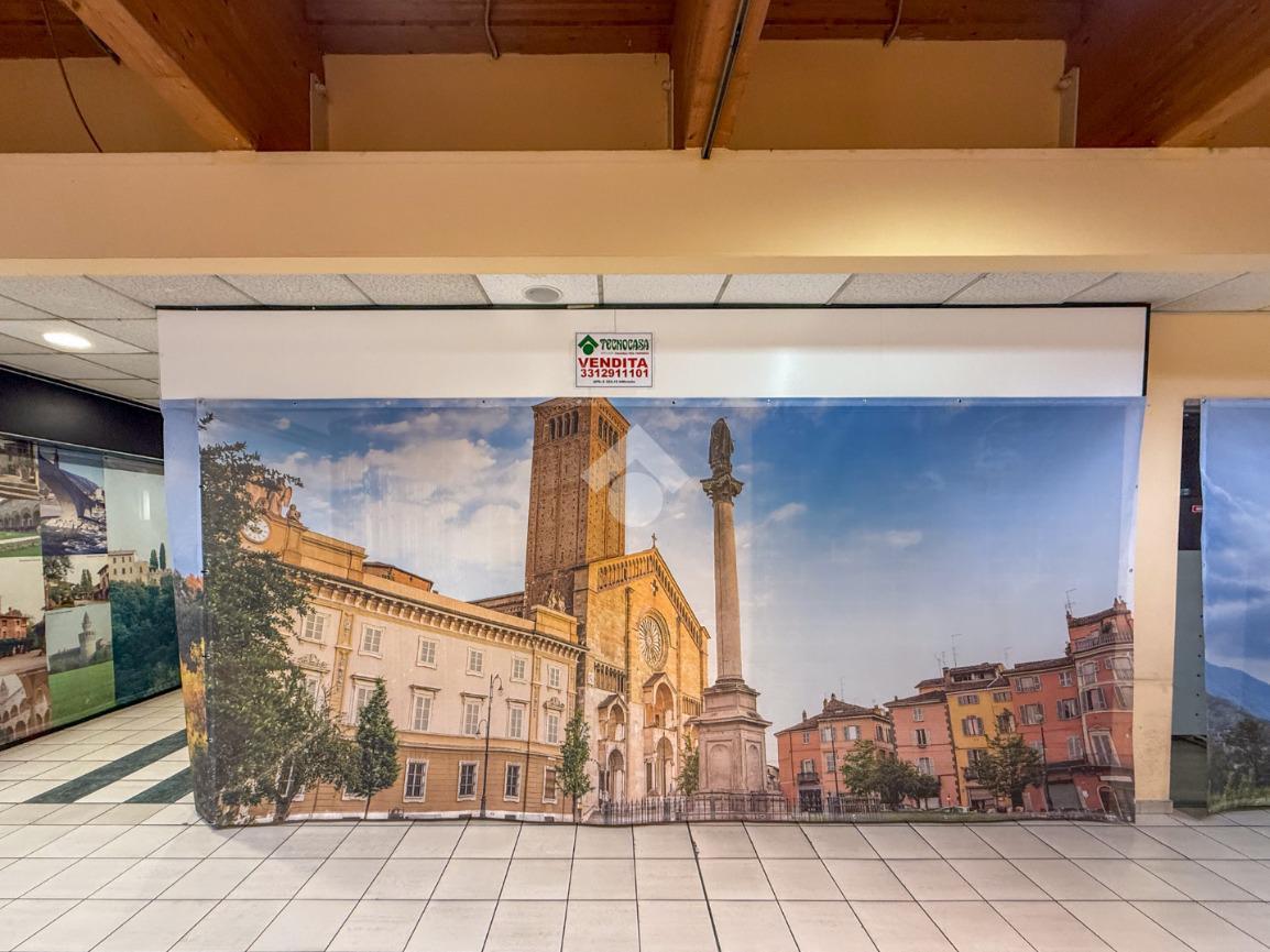 Negozio in Piazzale Guglielmo Marconi 29, Piacenza, {3} - Foto 2