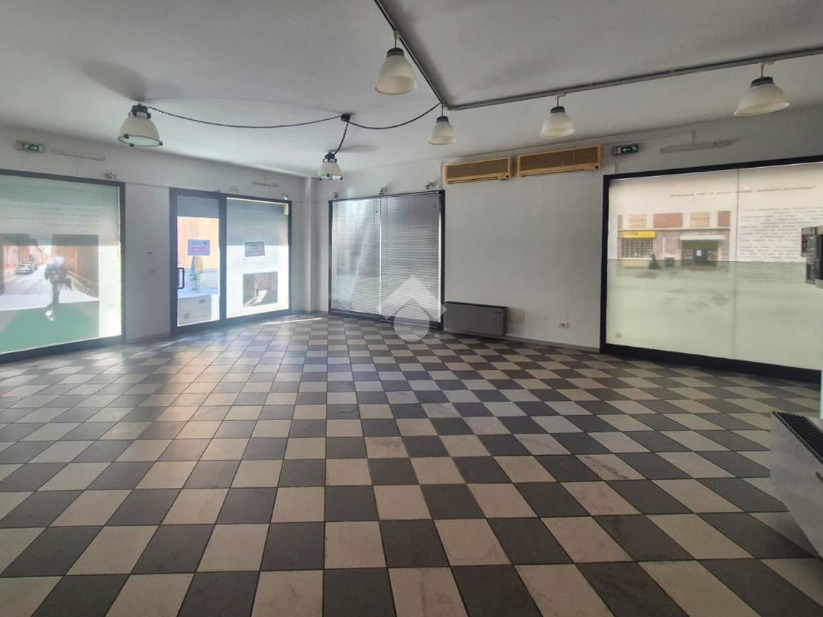 Negozio in Via Roma 218, Piacenza, {3} - Foto 2