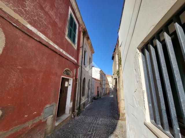 Casa indipendente in Via Margherita di Castelvi 10, Sassari - Foto 1