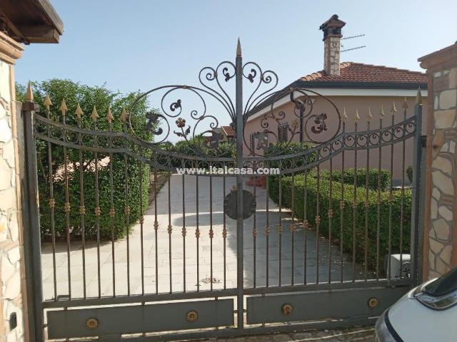 Villa in Via delle Margherite, Crotone, Crotone - Foto 1