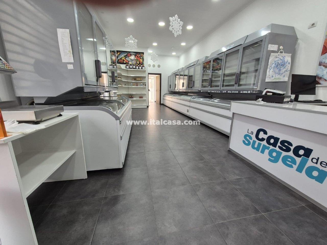 Magazzino in Via Reggio III Traversa, Crotone, Crotone, {3} - Foto 2