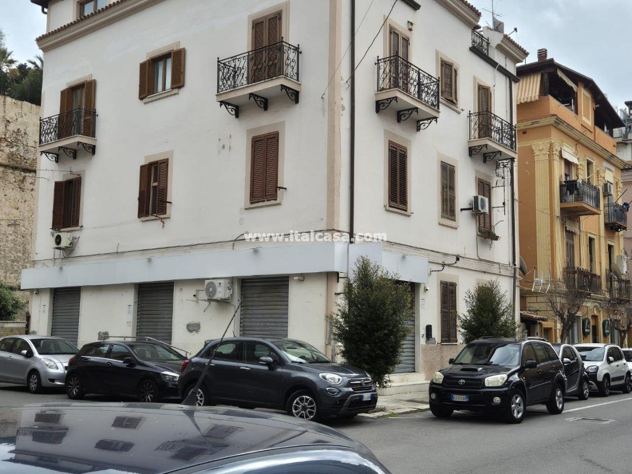 Magazzino in Via Reggio III Traversa, Crotone, Crotone, {3} - Foto 1
