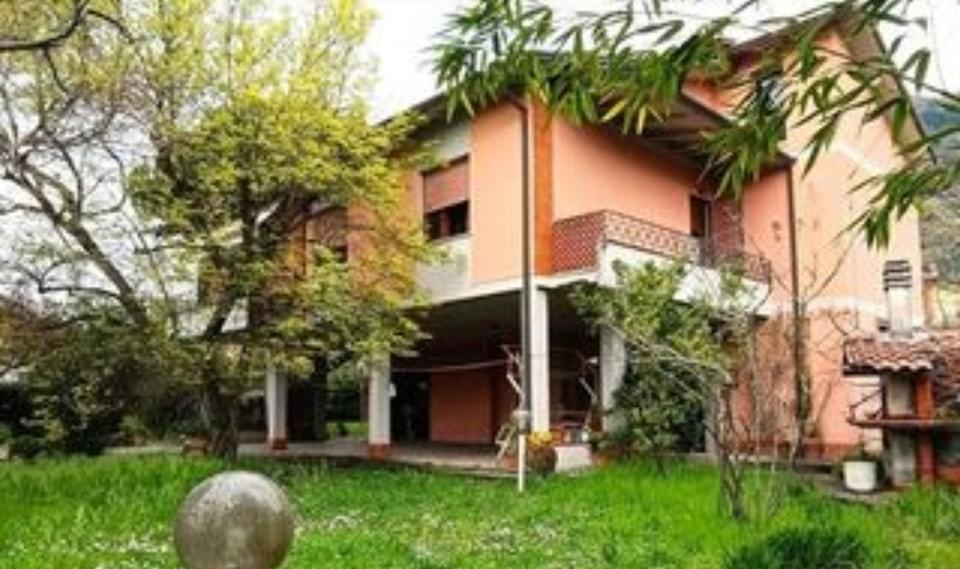 casa indipendente in vendita a Massa in zona Mirteto