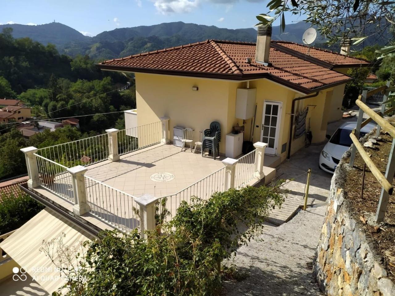 casa indipendente in vendita a Carrara in zona Miseglia