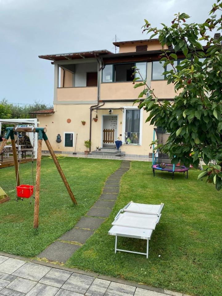casa indipendente in vendita a Massa in zona Mirteto