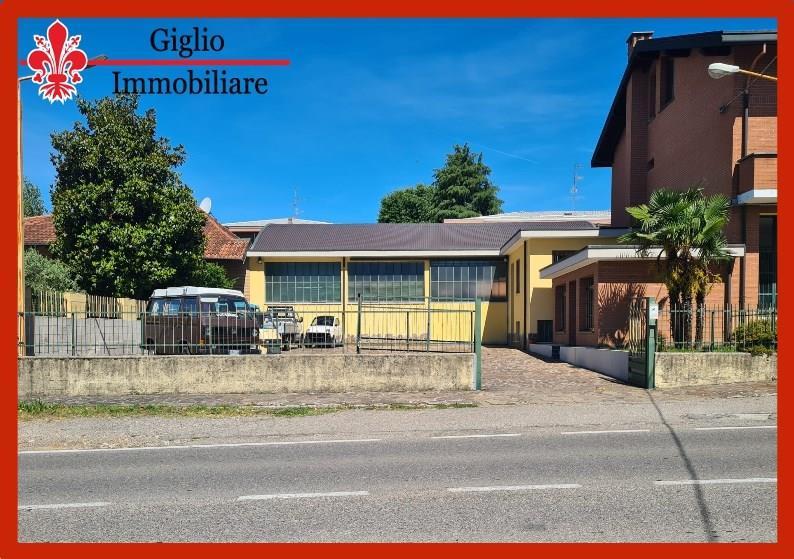 Capannone in Via San Michele, Tradate, {3} - Foto 1