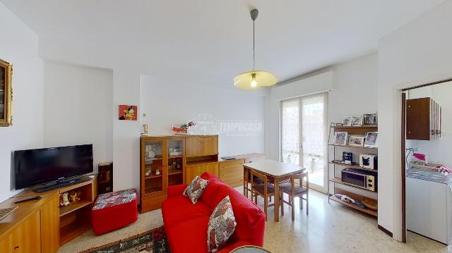 2-room flat in Via Cristoforo Colombo 51, Meda - Photo 1