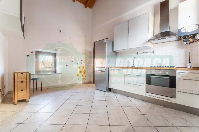 2-room flat in Via Indipendenza, Marnate - Photo 1