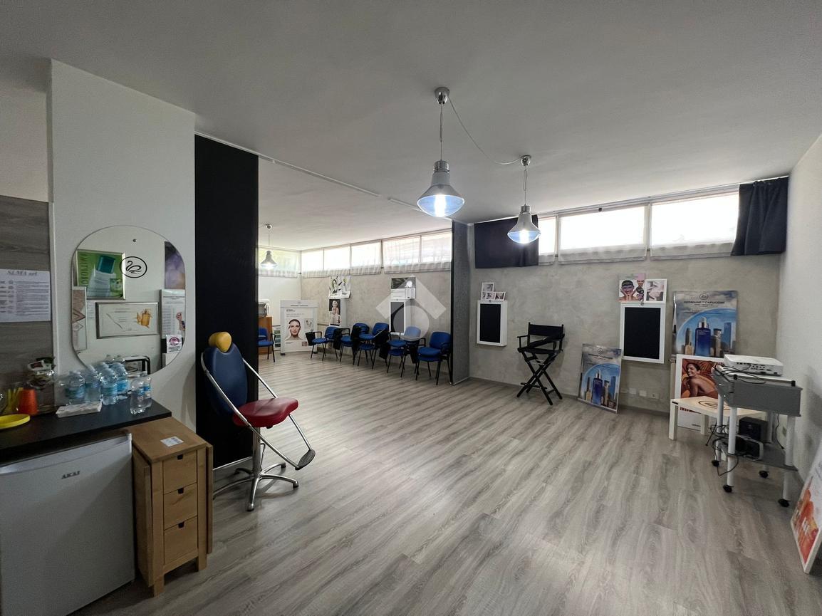Negozio in Via d'Enricis 44, Novara - Foto 1