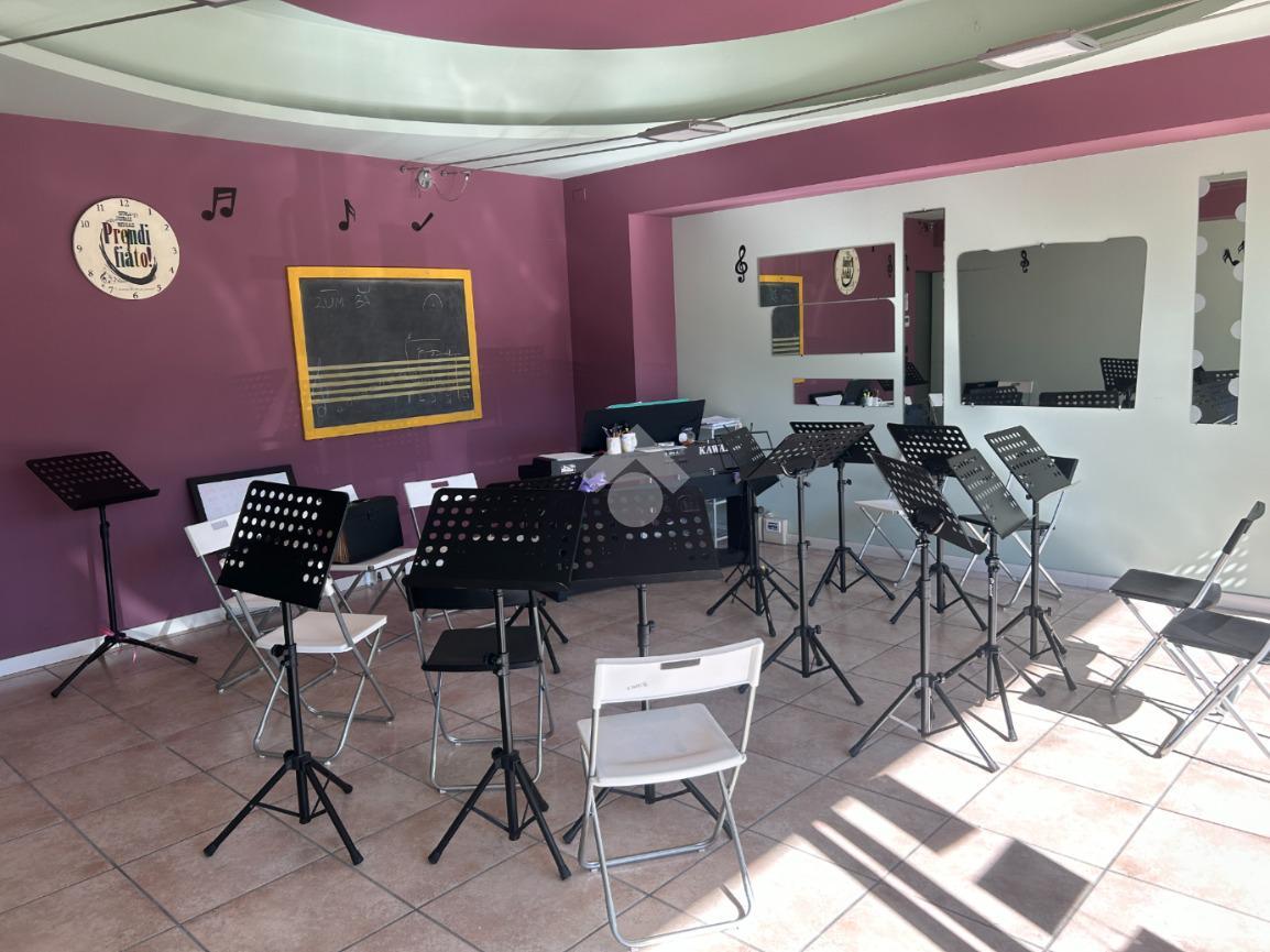 Negozio in Via Schiavonesca 83, Giavera Del Montello, {3} - Foto 2