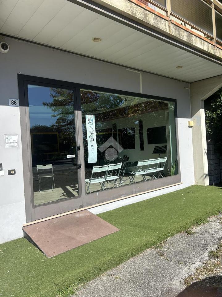 Negozio in Via Schiavonesca 83, Giavera Del Montello, {3} - Foto 1