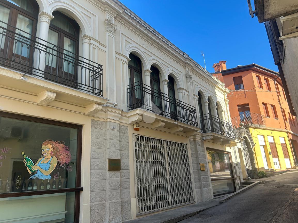 Negozio in Via Mazzolini 17, Valdobbiadene, {3} - Foto 2