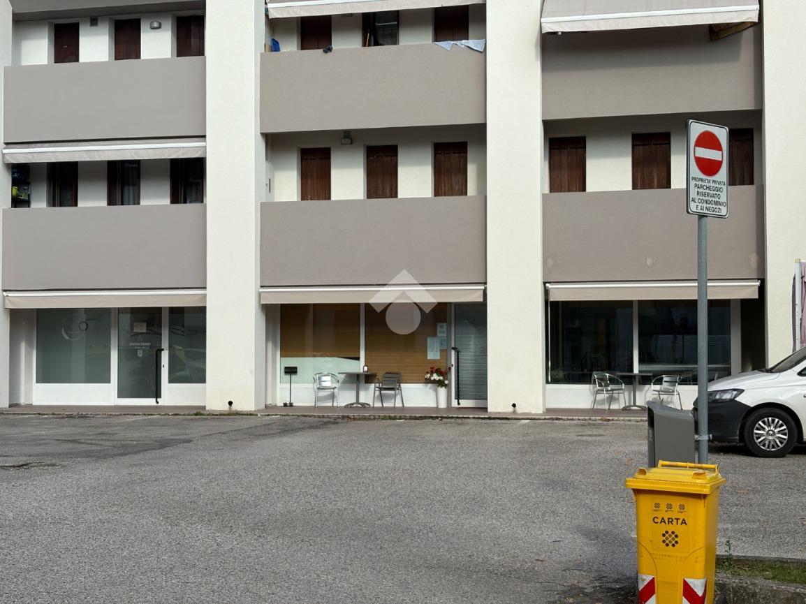 Negozio in Via Medagle d'Oro Aldo Fantina 8, Pieve del Grappa, {3} - Foto 2