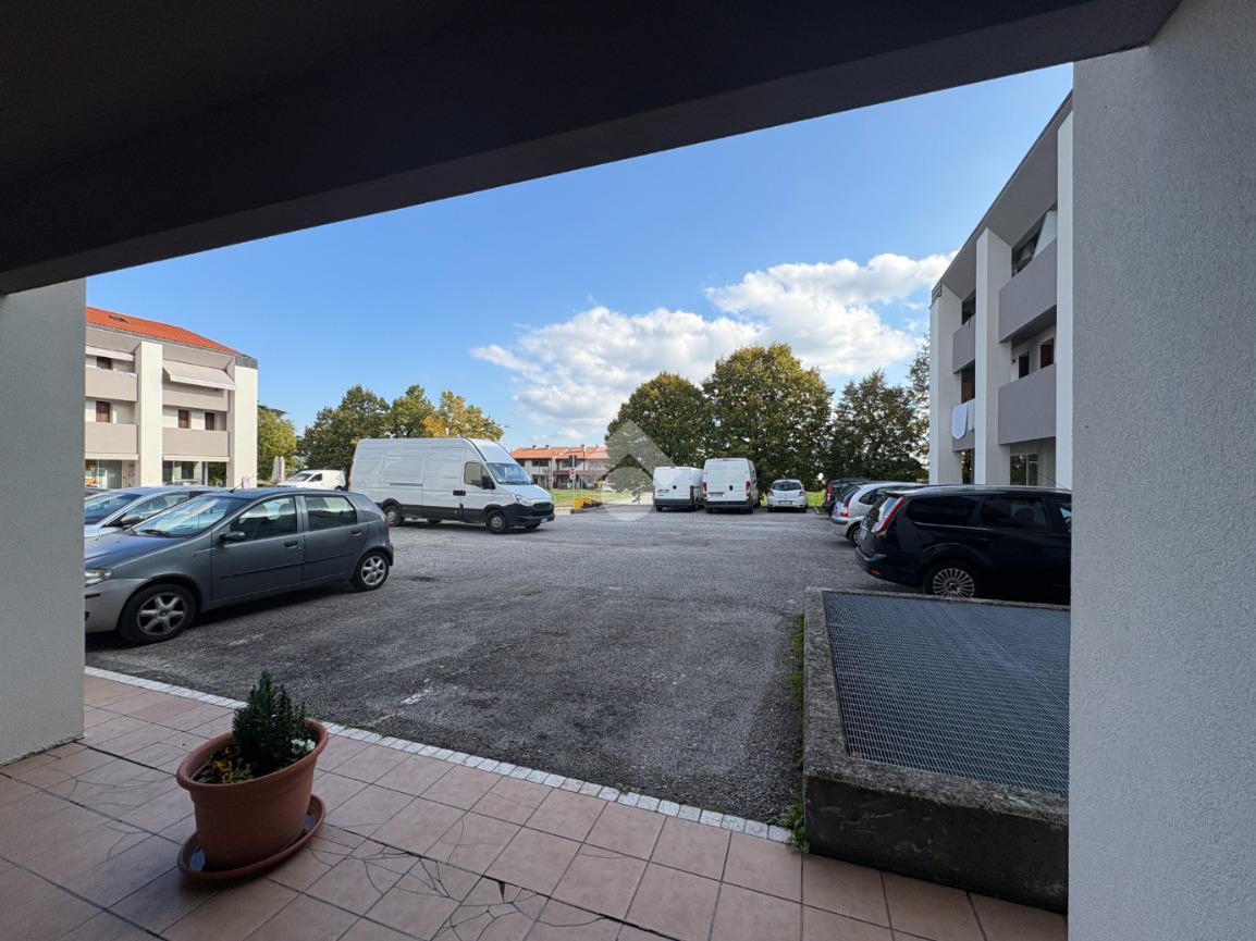 Negozio in Via Medagle d'Oro Aldo Fantina 8, Pieve del Grappa, {3} - Foto 1