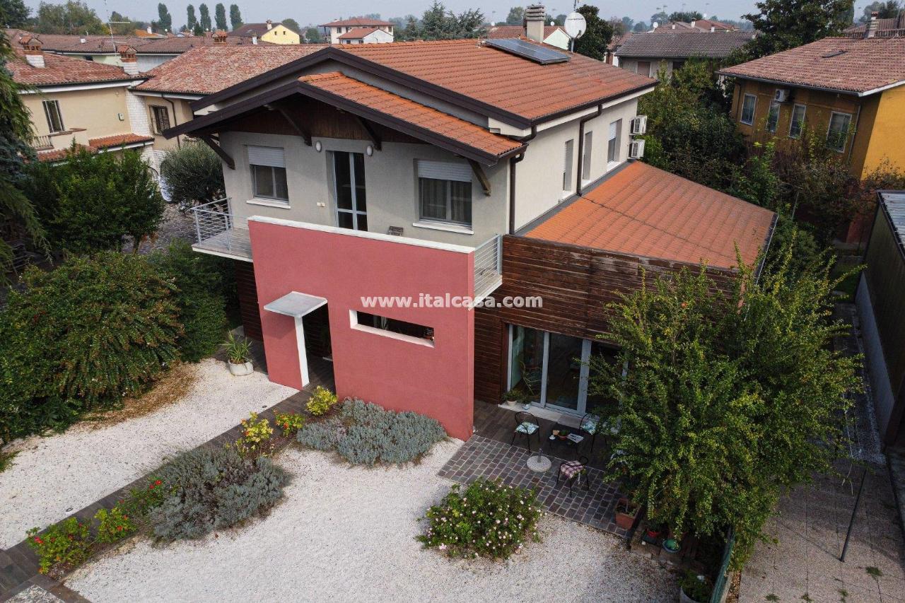 Villa in vendita a Rodigo